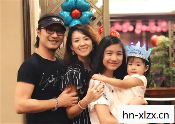 母爱跨越国界的温暖篇章图片