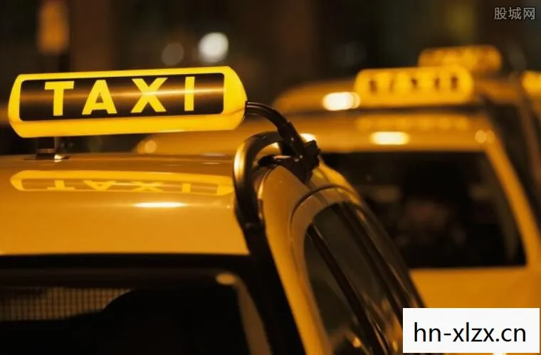 GTA4中的出租车，探索虚拟世界中的交通文化