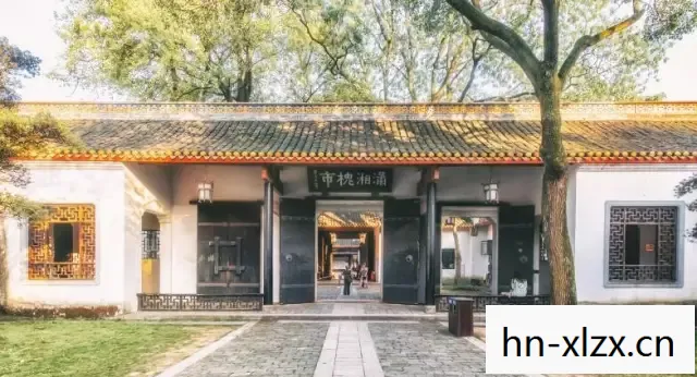 岳麓山下的大学，岳麓山下，探寻千年学府的文化底蕴